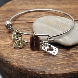 B2618‎ disney multi tone metal mickey mouse dream it do it charm bracelet